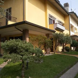  Bed & Breakfast Accogliente A Due Passi Dal Metro Di Milano - Casa Adriana